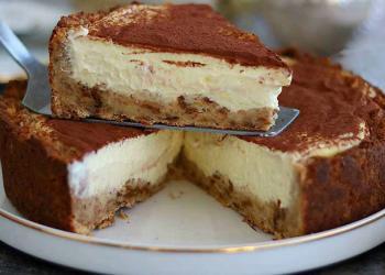 Tarte pandoro à la crème façon tiramisu.