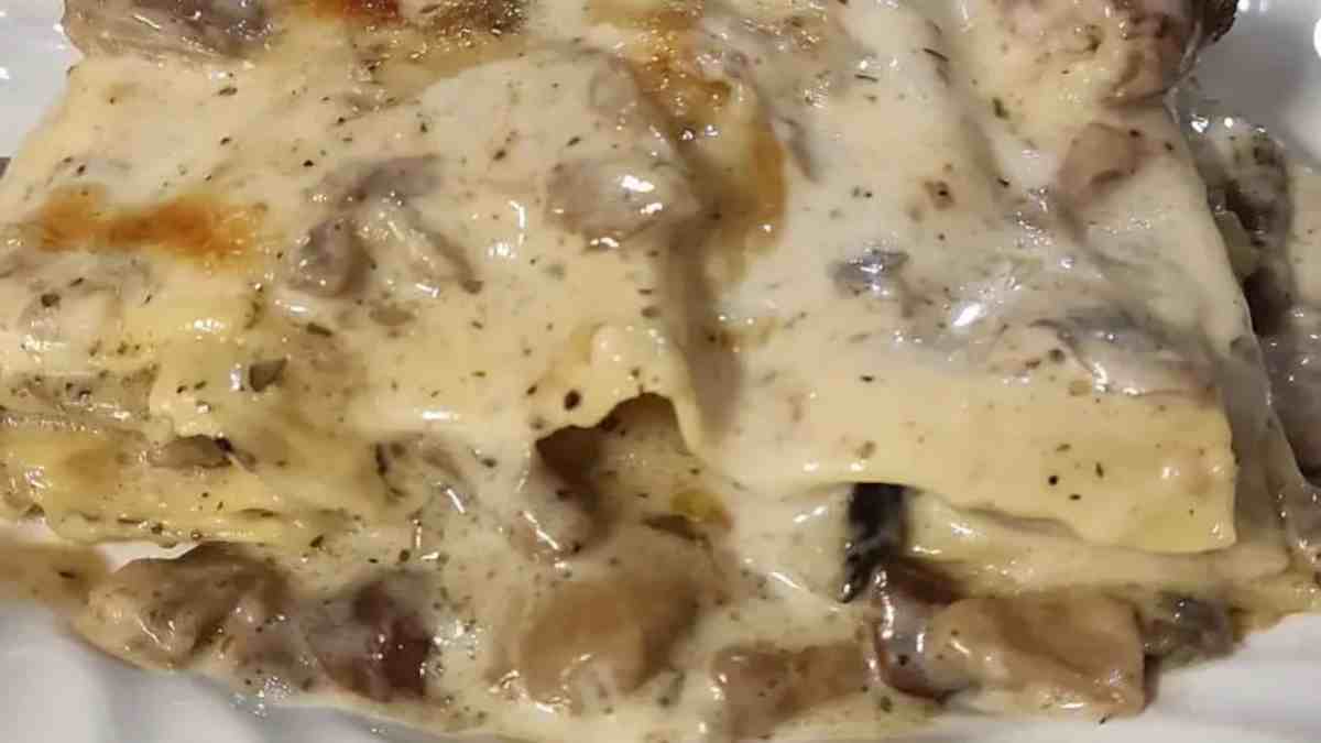 lasagne-aux-champignons-de-benedetta-rossi-elle-se-prepare-en-10-minutes-et-est-super-cremeuse-ca-fond-dans-la-bouche