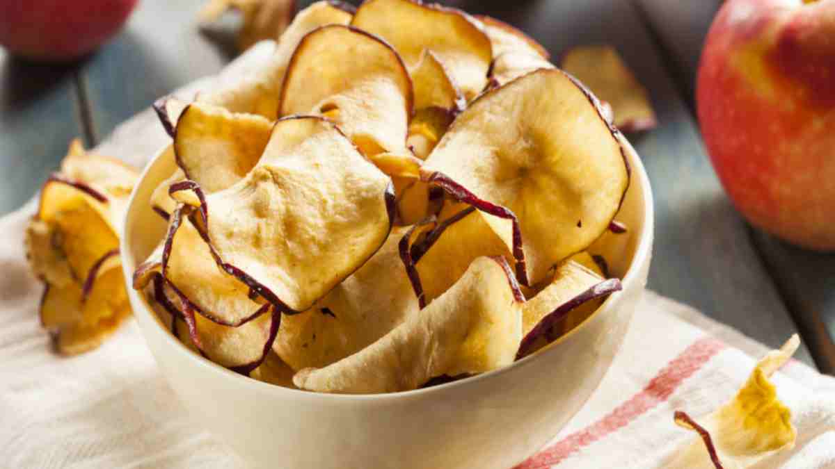 les-chips-de-pomme-a-2-ingredients-peuvent-etre-preparees-en-10-minutes-et-ne-contiennent-que-50-calories