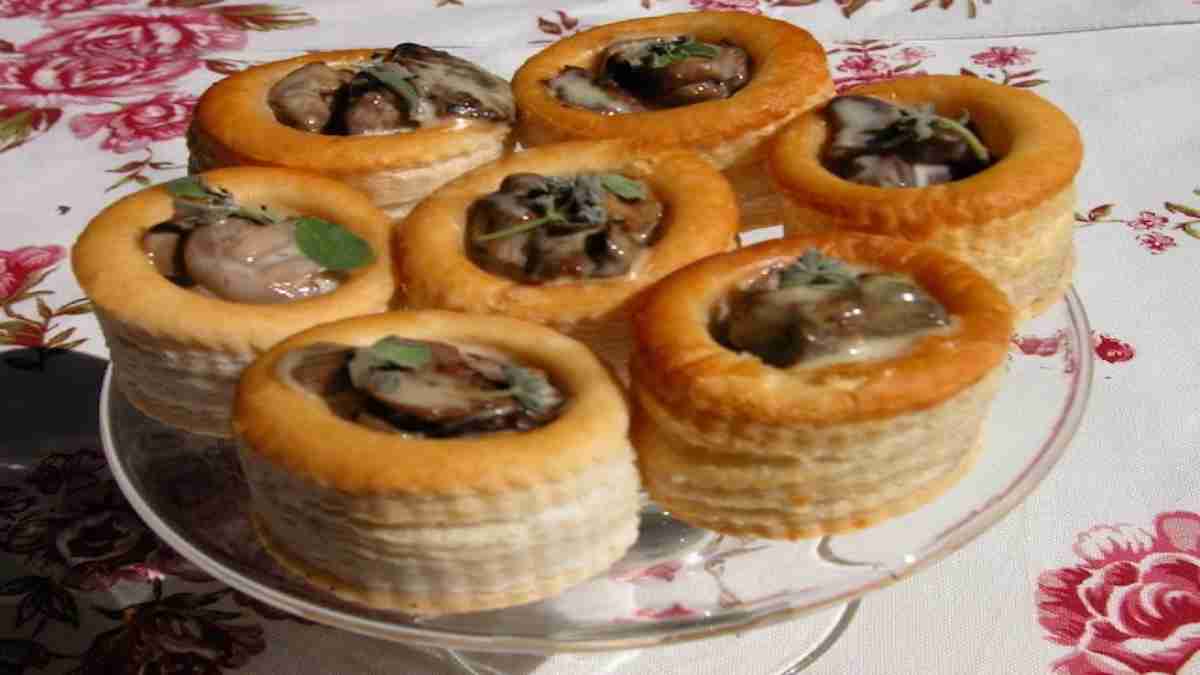 bouchees-a-la-reine-aux-champignons-sauce-foie-gras