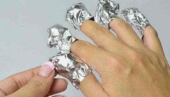 enroulez-du-papier-daluminium-sur-vos-ongles-que-se-passe-t-il-toutes-les-quelques-minutes