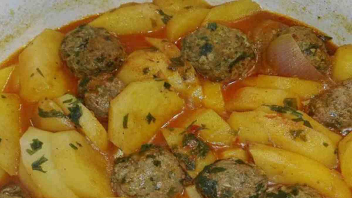 ragout-de-pommes-de-terre-aux-boulettes-de-viande-hachee