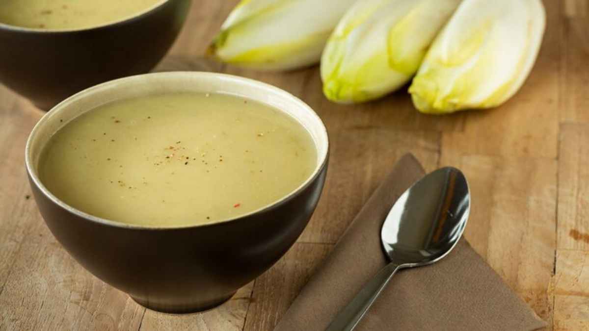 recette-soupe-aux-endives-et-pommes-de-terre-2