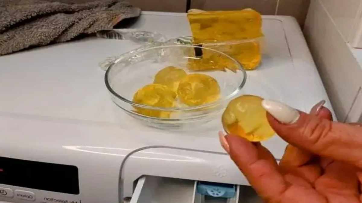 astuce-boules-de-savon-jaunes-super-faciles-a-fabriquer-et-permettant-deconomiser-beaucoup-dargent