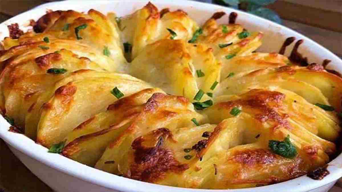 gratin-de-pommes-de-terre-a-lail-et-au-romarin-une-recette-typique