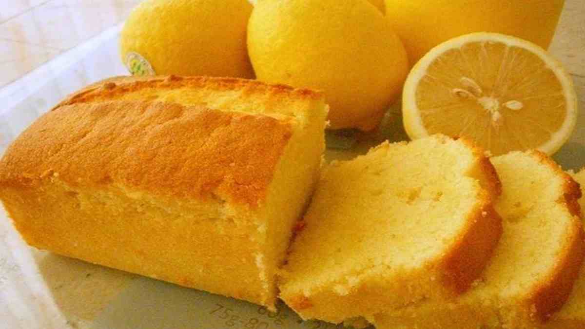 cake-au-yaourt-et-citron 1 pot yaourt nature 1 pot d’huile 1 citron non traité (1/2 pot remplis de jus, le reste peller le zeste) 1 sachet de levure 2 pots de sucre 3 pots de farine Préparation : Préchauffez tout d’abord votre four pdt 10min a 180 degrés. Puis, tout mélanger afin d’obtenir pate onctueuse. Enfournez pdt 35mn, si votre gâteau bronze trop vite mettre une feuille d’alu dessus.