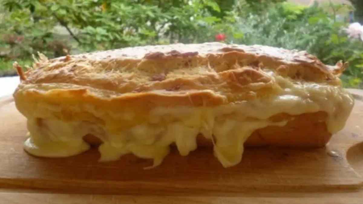 cake-aux-lardons-et-reblochon-au-gruyere-rape