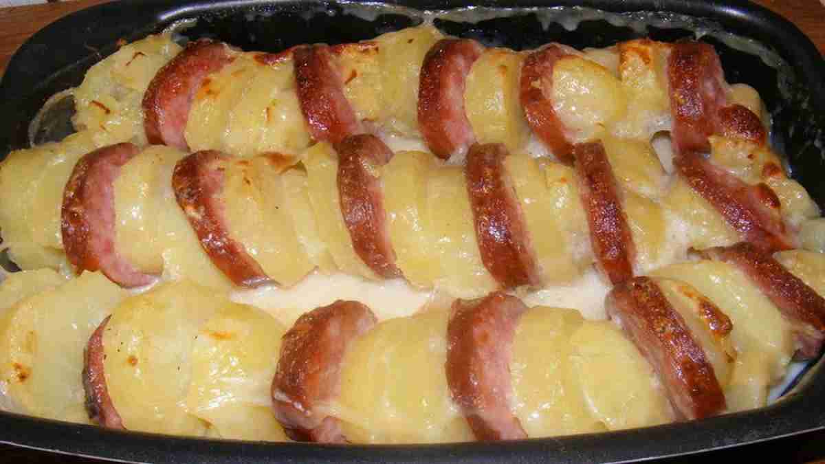 gratin-de-pommes-de-terres-a-la-saucisse-morteau-et-a-la-cancoillotte-pret-en-10-minutes