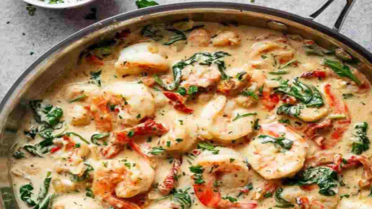 crevettes-grillees-trempees-dans-une-sauce-cremeuse-a-lail-une-tuerie