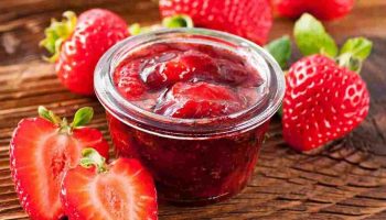la-confiture-de-fraises-3-ingredients-savoureuse-tres-legere-et-ne-contient-que-30-calories