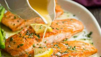 la-meilleure-recette-de-saumon-au-beurre-a-lail-et-citron-un-regal