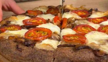 la-pizza-sante-sans-un-gramme-de-farine-elle-est-proteinee-riche-en-fibres-et-coupe-faim