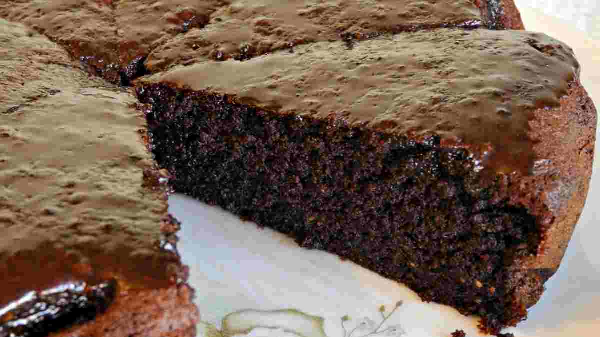 la-tarte-au-chocolat-a-leau-sans-oeufs-beurre-et-lait-avec-seulement-140-calories-par-tranche