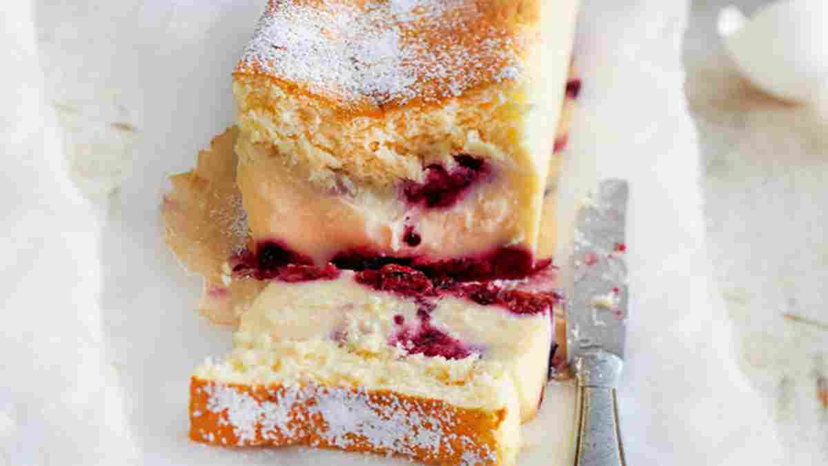 le-cake-leger-aux-fruits-des-bois-un-dessert-cremeux-que-vous-ferez-toujours