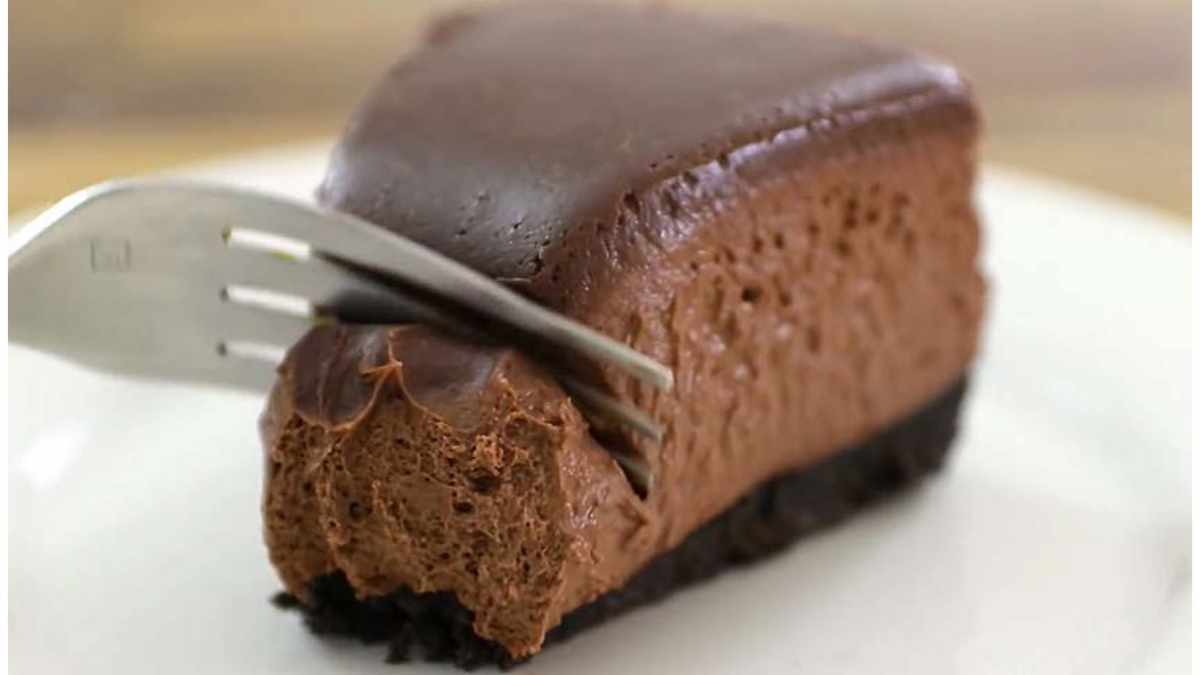 le-gateau-au-chocolat-super-cremeux-sans-oeufs-ni-beurre-avec-seulement-190-calories