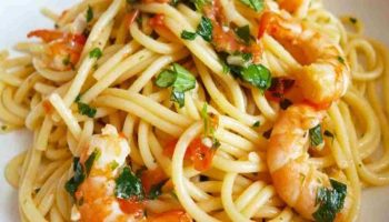 spaghettis-aux-crevettes-a-lail-un-delice-2