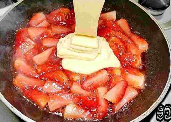 tarte-aux-fraises-a-la-poele-prete-en-quelques-minutes-et-delicieuse