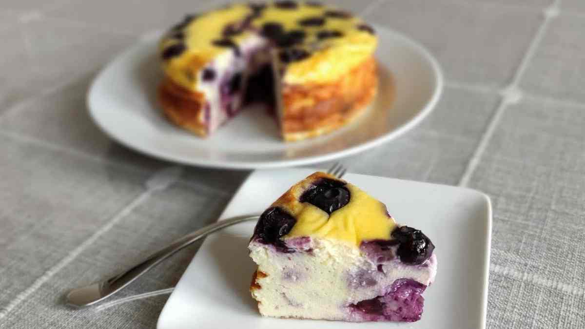 dessert-dietetique-en-5-minutes-et-4-ingredients-preparez-le-gateau-au-yaourt-et-aux-myrtilles