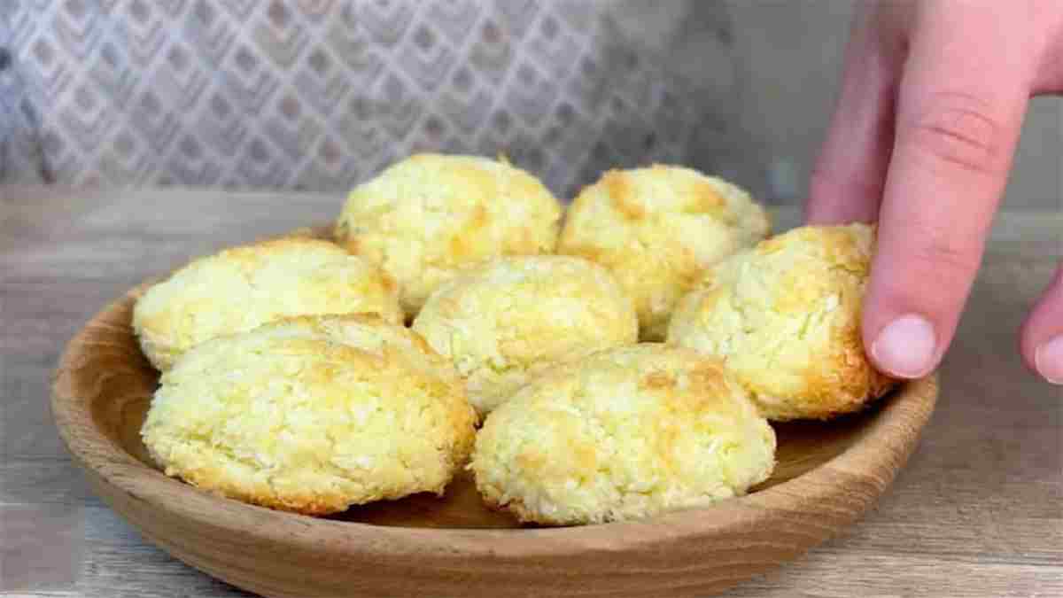 biscuits-faibles-en-glucides-jen-mange-toujours-quelques-uns-le-matin-pour-un-petit-dejeuner-riche-et-sain