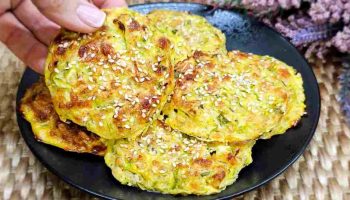 je-ne-mets-pas-une-goutte-dhuile-personne-ne-sait-jamais-dire-non-a-ces-beignets-de-courgettes