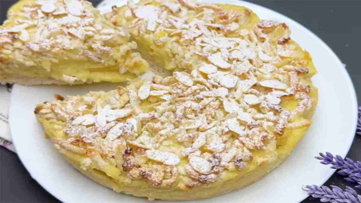 la-creme-de-pommes-a-linterieur-de-ce-gateau-est-fabuleuse-une-part-apporte-seulement-126-calories-mais-elle-est-delicieuse