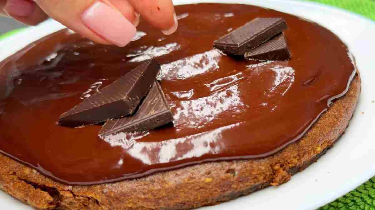 le-gateau-au-chocolat-sain-riche-en-nutriments-essentiels-une-tranche-suffit-pour-faire-le-plein-denergie