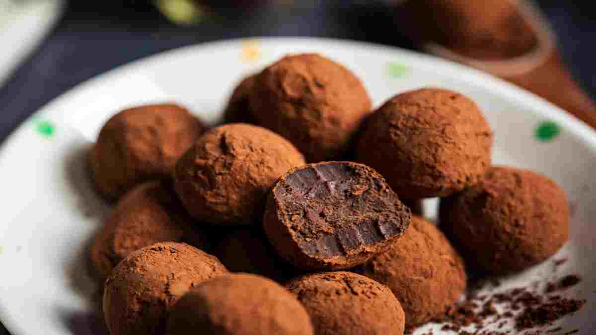 quand-jai-envie-de-grignoter-quelque-chose-de-sucre-je-deguste-ces-truffes-au-cafe-et-cacao-elles-sont-delicieuses